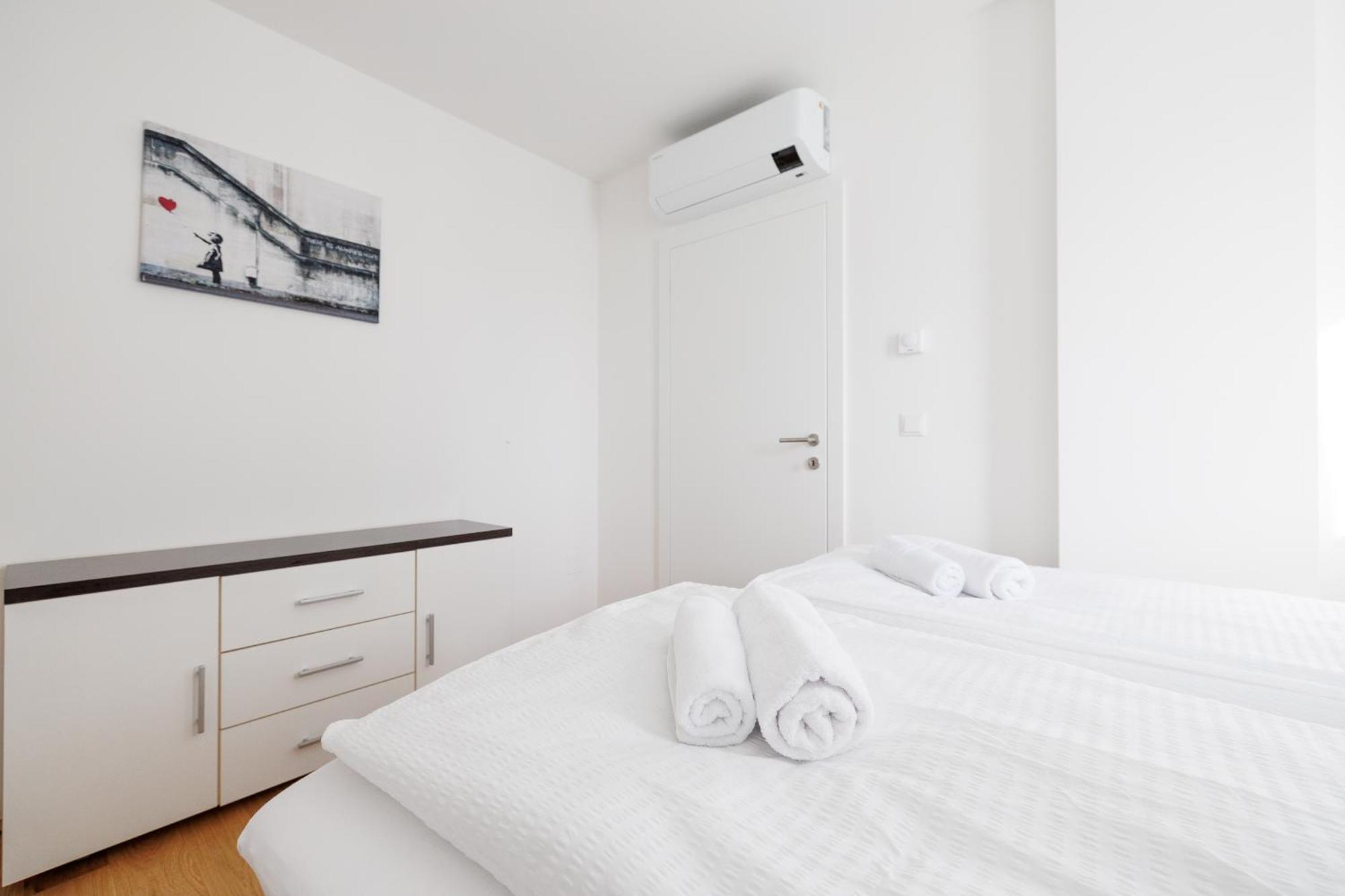 Symphony Apartments 38 - Modern Loft With Terrace And Grill In Central Location Viena Exterior foto