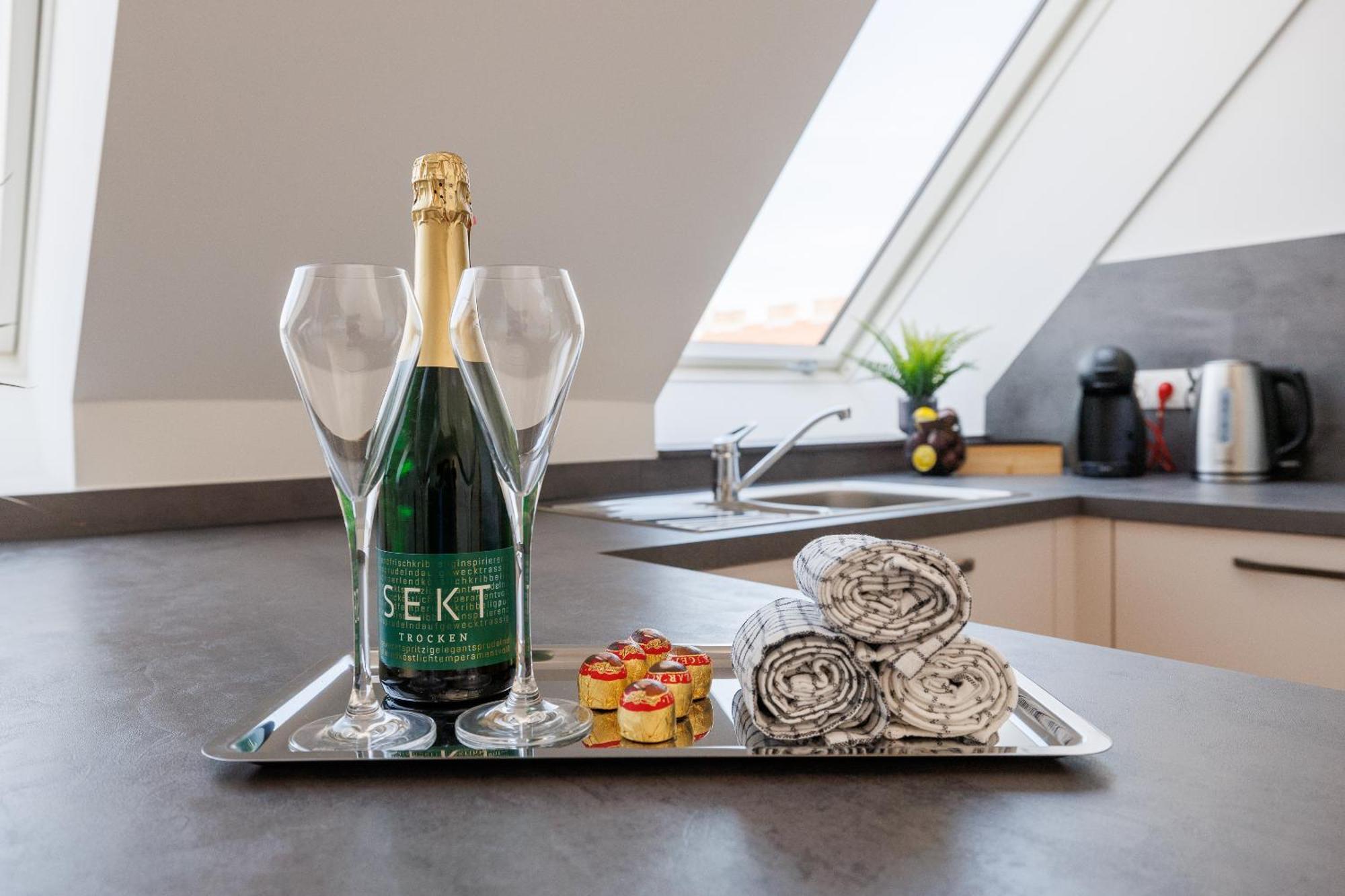 Symphony Apartments 38 - Modern Loft With Terrace And Grill In Central Location Viena Exterior foto